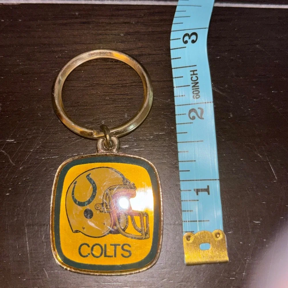 Vintage | Indianapolis Colts | NFL Football Keychain | Gold‎ Tone Metal Helmet